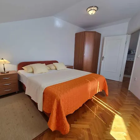 Apartment In 15235