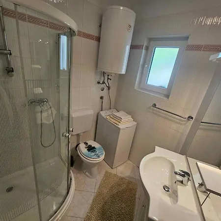 Apartment In 15235 *