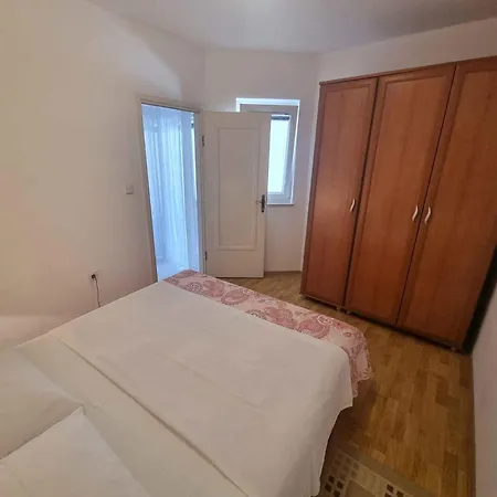 Apartment In 15235