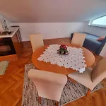Apartament In 15235
